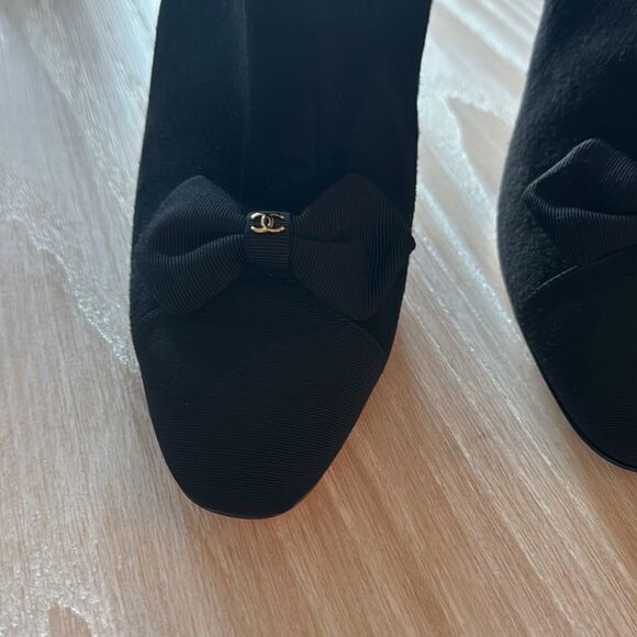 Chanel suede short boots Suede Grosgrain Cap Toe CC Bow Ankle Boots 40 Black NWT - Picture 7 of 13